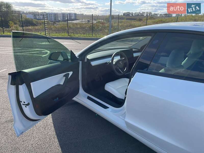 Седан Tesla Model 3 2021 в Рівному