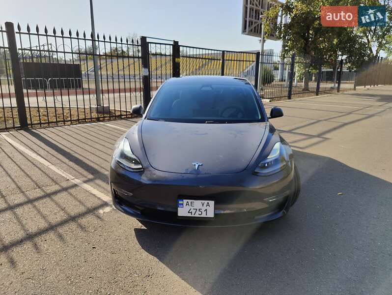 Седан Tesla Model 3 2022 в Кривом Роге
