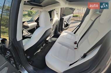 Седан Tesla Model 3 2022 в Кривом Роге