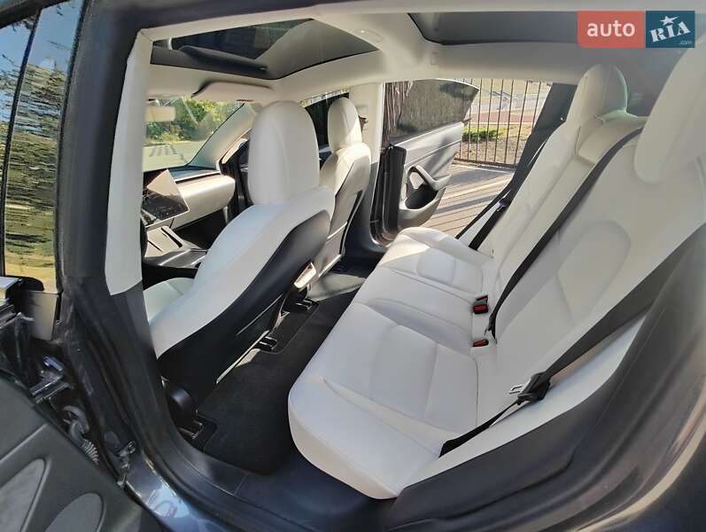 Седан Tesla Model 3 2022 в Кривом Роге