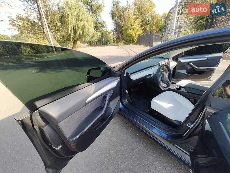 Седан Tesla Model 3 2022 в Кривом Роге