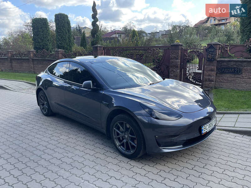 Седан Tesla Model 3 2020 в Львові