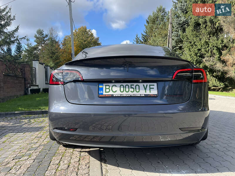 Седан Tesla Model 3 2020 в Львові