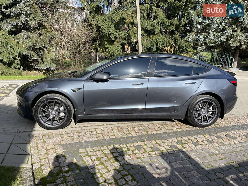 Седан Tesla Model 3 2020 в Львове