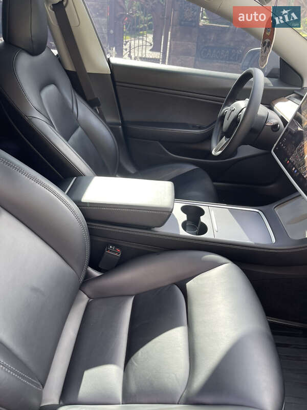 Седан Tesla Model 3 2020 в Львові