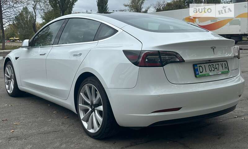Седан Tesla Model 3 2019 в Києві