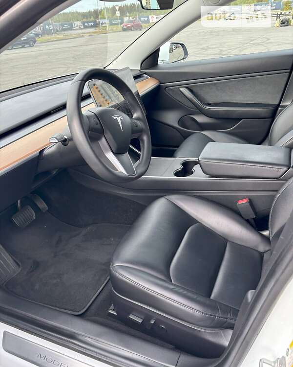 Седан Tesla Model 3 2019 в Києві