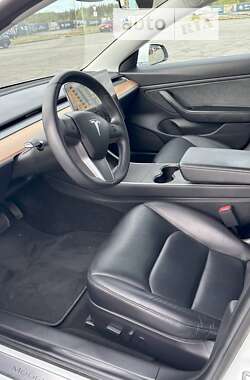 Седан Tesla Model 3 2019 в 