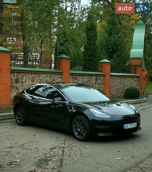 Седан Tesla Model 3 2019 в Києві