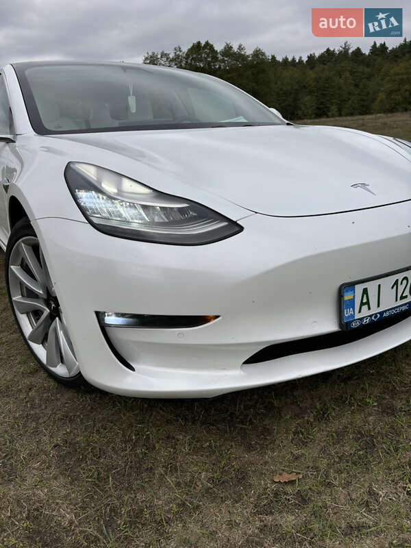 Седан Tesla Model 3 2019 в Білій Церкві