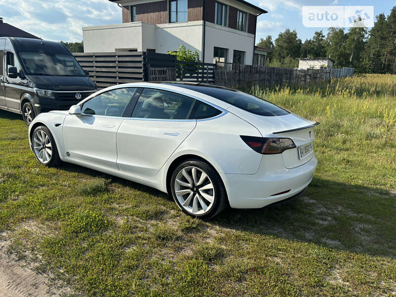 Седан Tesla Model 3 2019 в Киеве