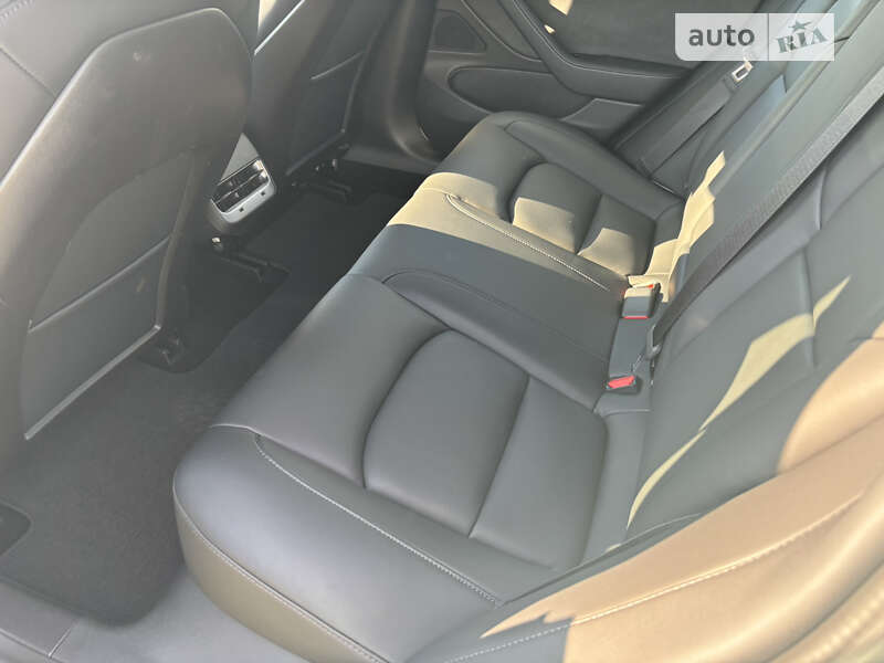 Седан Tesla Model 3 2019 в Киеве
