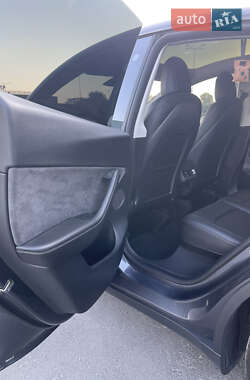 Седан Tesla Model 3 2021 в 