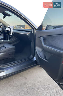 Седан Tesla Model 3 2021 в 