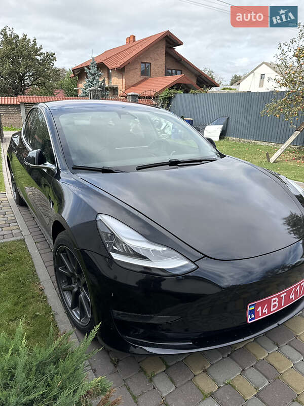 Седан Tesla Model 3 2018 в Чернигове