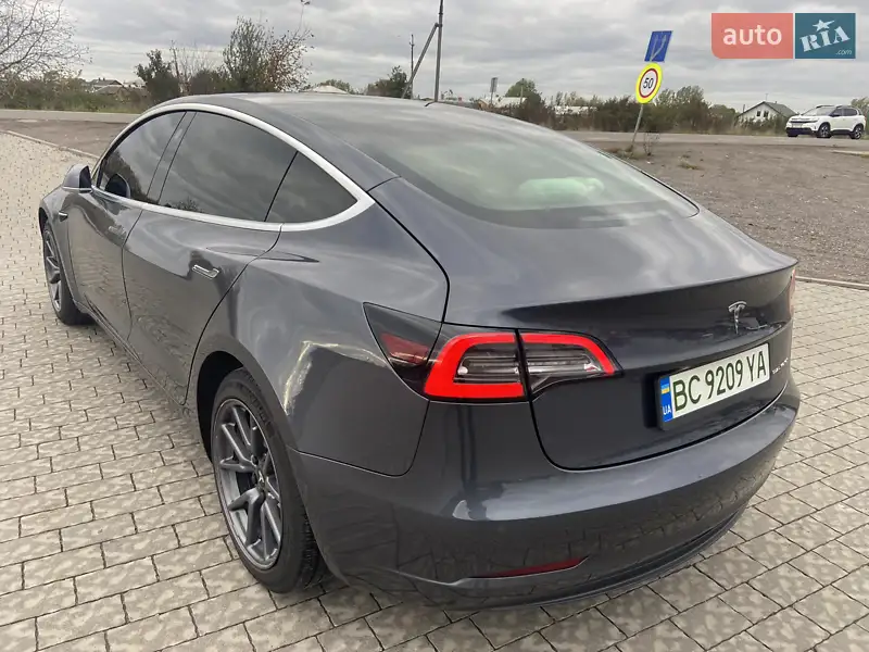 Седан Tesla Model 3 2019 в 