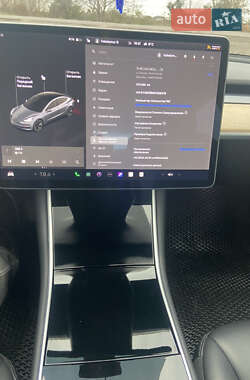 Седан Tesla Model 3 2019 в Жовтанцах