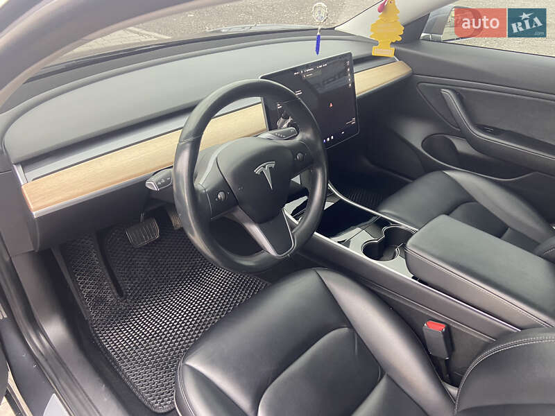 Седан Tesla Model 3 2019 в Жовтанцях