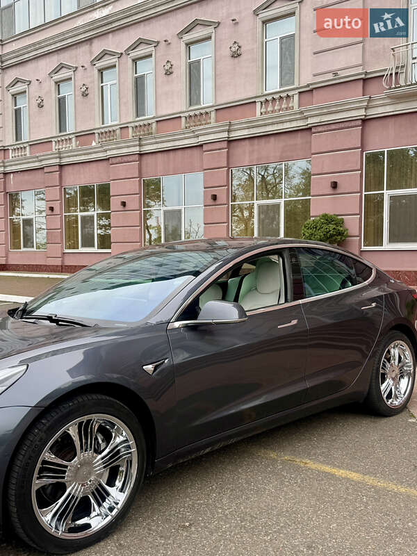 Седан Tesla Model 3 2019 в Одессе