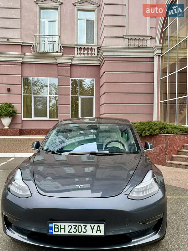 Седан Tesla Model 3 2019 в Одесі