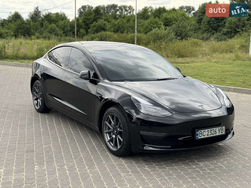 Седан Tesla Model 3 2023 в Яворові