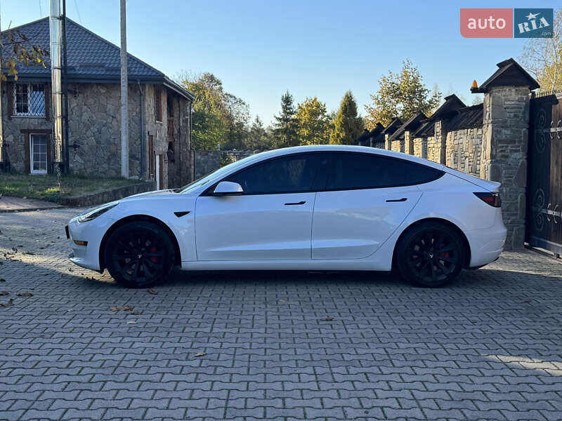Седан Tesla Model 3 2022 в Надворной
