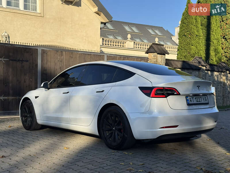 Седан Tesla Model 3 2022 в Надворной