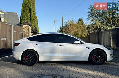 Седан Tesla Model 3 2022 в 