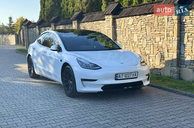Седан Tesla Model 3 2022 в 