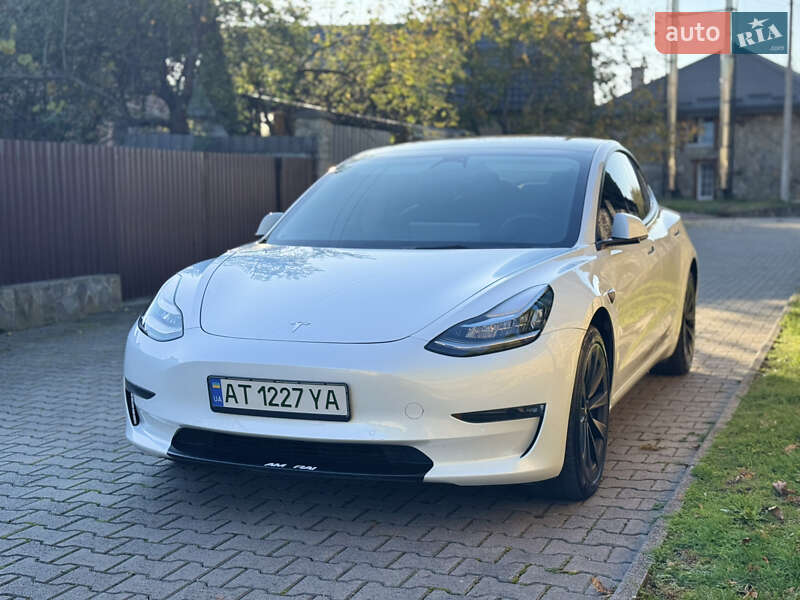 Седан Tesla Model 3 2022 в Надворной