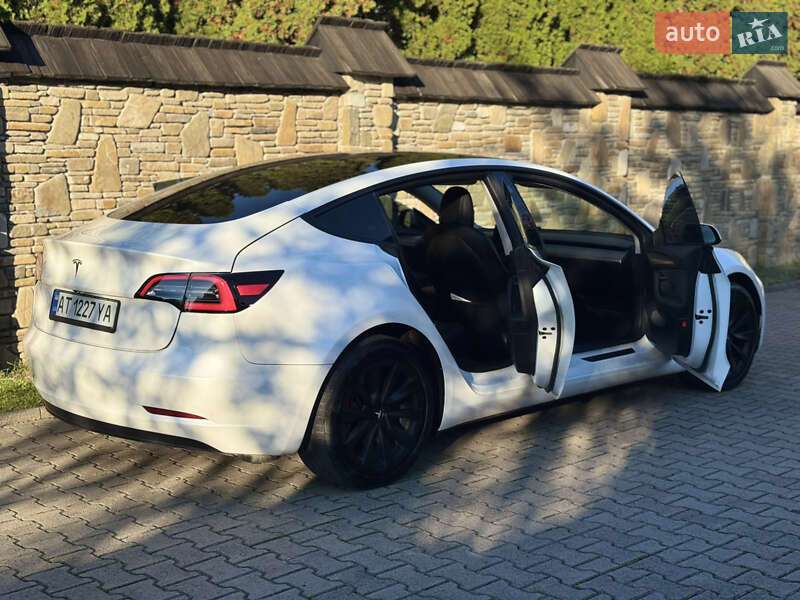 Седан Tesla Model 3 2022 в Надворной