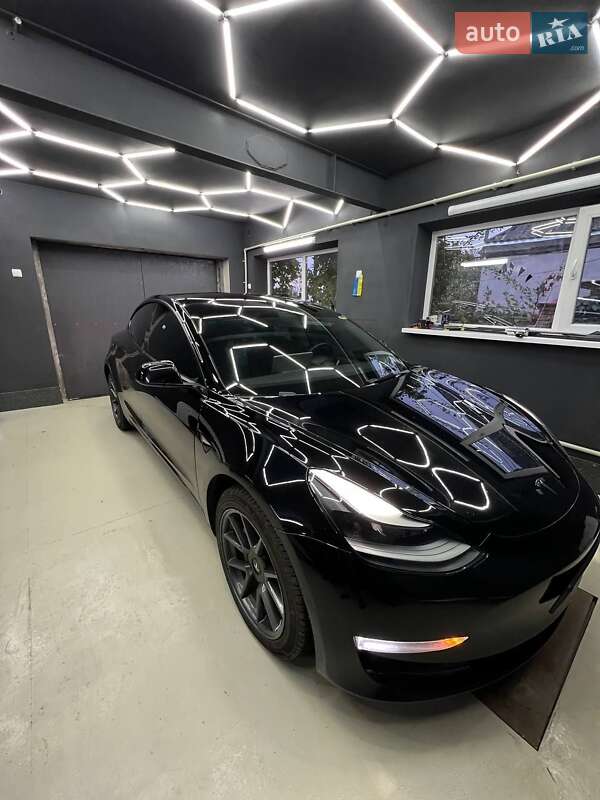 Седан Tesla Model 3 2021 в Харкові