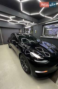 Седан Tesla Model 3 2021 в 