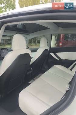 Седан Tesla Model 3 2019 в 