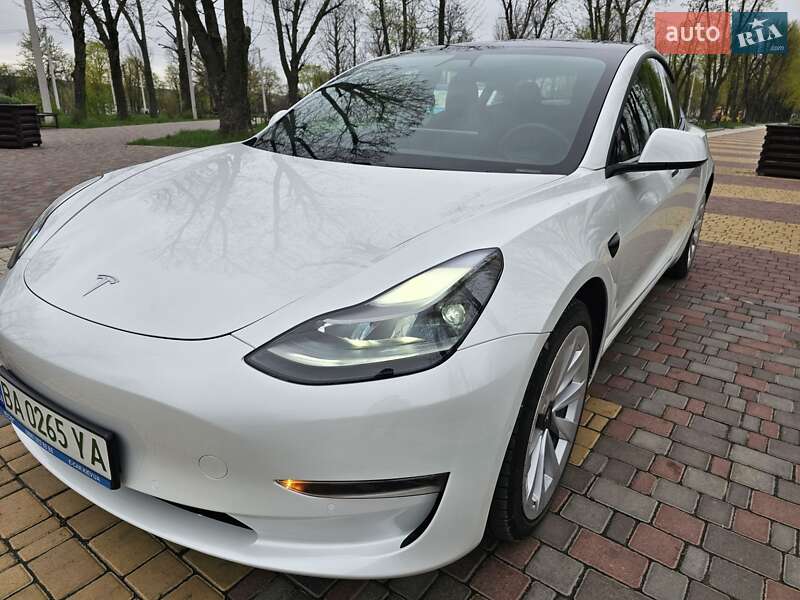 Седан Tesla Model 3 2021 в Кропивницькому