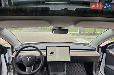 Седан Tesla Model 3 2021 в 