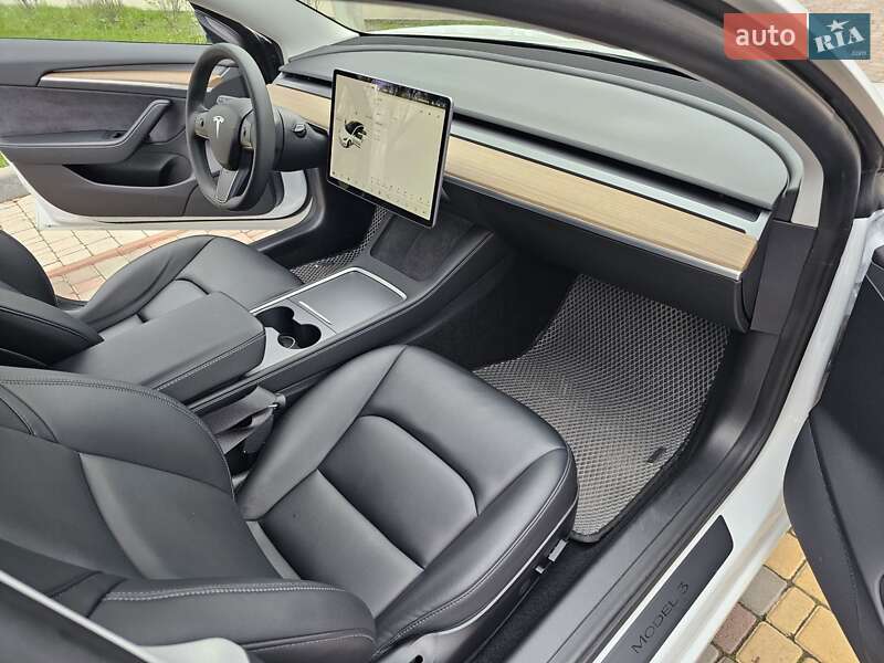 Седан Tesla Model 3 2021 в Кропивницькому