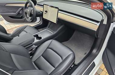 Седан Tesla Model 3 2021 в 