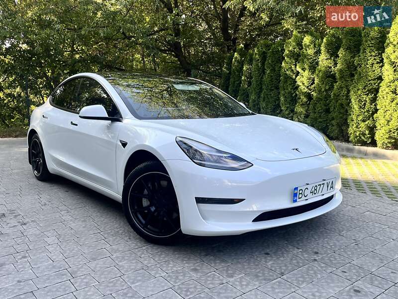 Седан Tesla Model 3 2020 в Львові