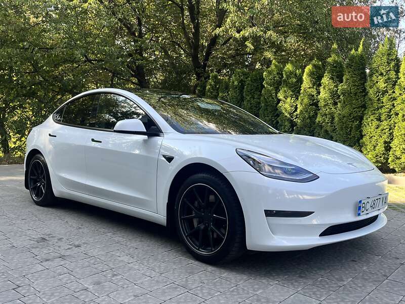 Седан Tesla Model 3 2020 в Львові