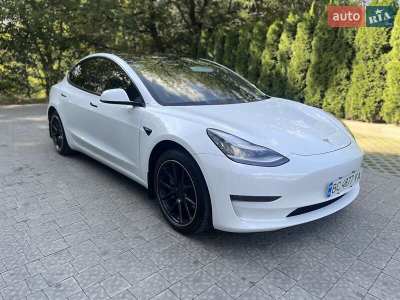 Седан Tesla Model 3 2020 в Львові