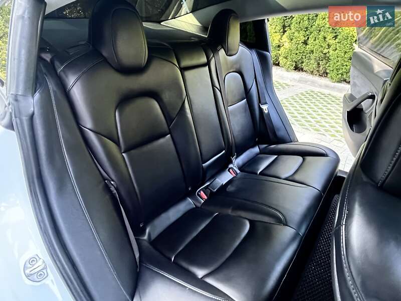 Седан Tesla Model 3 2020 в Львові