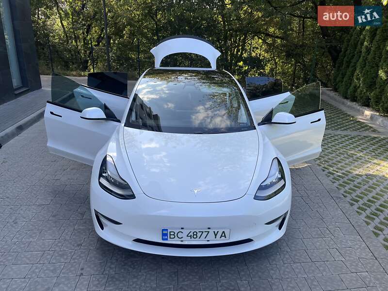 Седан Tesla Model 3 2020 в Львові