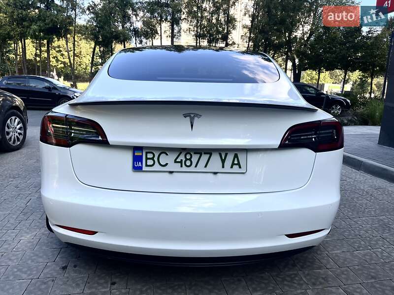 Седан Tesla Model 3 2020 в Львові