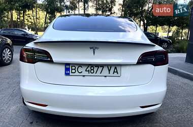 Седан Tesla Model 3 2020 в 