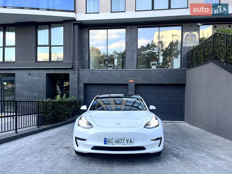 Седан Tesla Model 3 2020 в Львові