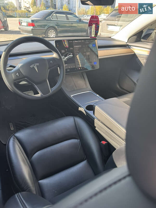 Седан Tesla Model 3 2021 в Чернівцях