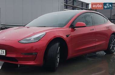 Седан Tesla Model 3 2022 в 