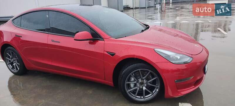 Седан Tesla Model 3 2022 в Киеве
