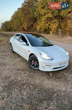 Седан Tesla Model 3 2020 в 